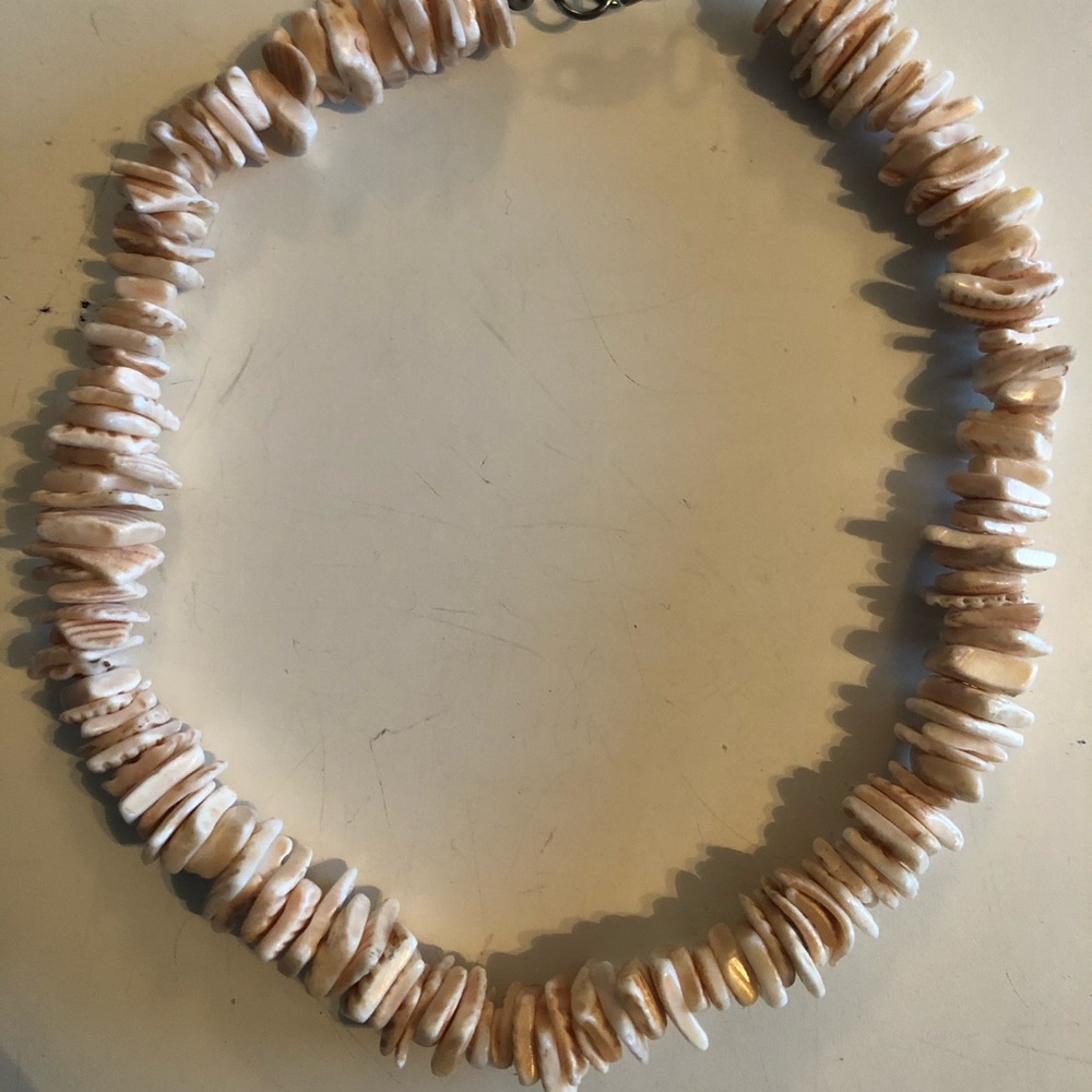 Cream puka chip shell necklace